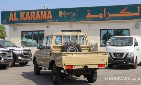 Acheter Import Voiture Toyota Land Cruiser Beige à Import - Dubai, Anse-la-Raye Acheter Import Voiture Toyota Land Cruiser Beige à Import - Dubai, Anse-la-Raye
