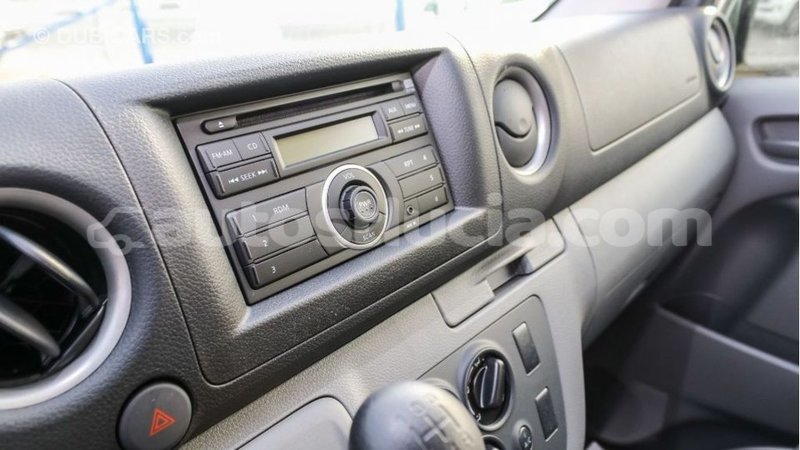 Big with watermark nissan urvan anse la raye import dubai 2407