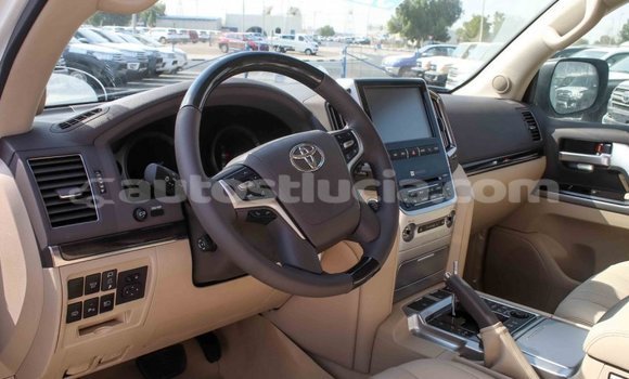 Acheter Import Voiture Toyota Land Cruiser Blanc à Import - Dubai, Anse-la-Raye Acheter Import Voiture Toyota Land Cruiser Blanc à Import - Dubai, Anse-la-Raye