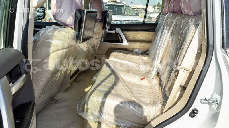 Big with watermark toyota land cruiser anse la raye import dubai 2418