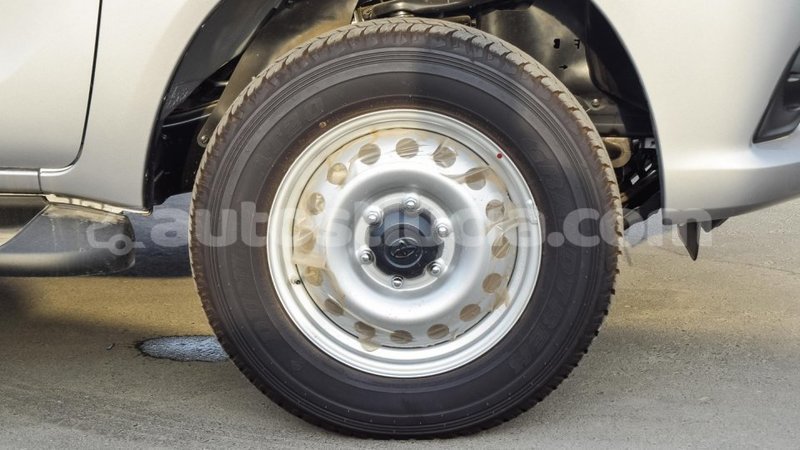 Big with watermark toyota hilux anse la raye import dubai 2423
