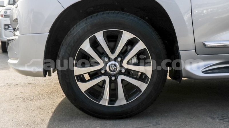 Big with watermark toyota land cruiser anse la raye import dubai 2427