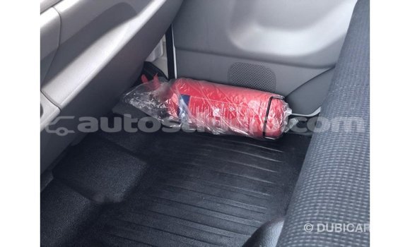 Acheter Import Voiture Mitsubishi Carisma Blanc à Import - Dubai, Anse-la-Raye Acheter Import Voiture Mitsubishi Carisma Blanc à Import - Dubai, Anse-la-Raye