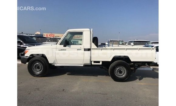 Buy Import Toyota Land Cruiser White Car in Import - Dubai in Anse-la-Raye Buy Import Toyota Land Cruiser White Car in Import - Dubai in Anse-la-Raye