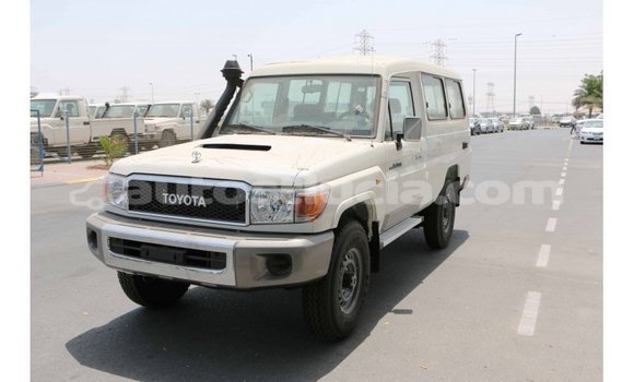 Acheter Import Voiture Toyota Land Cruiser Blanc à Import - Dubai, Anse-la-Raye Acheter Import Voiture Toyota Land Cruiser Blanc à Import - Dubai, Anse-la-Raye
