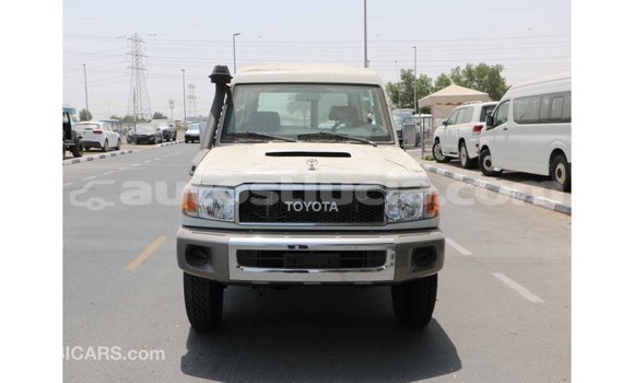 Acheter Import Voiture Toyota Land Cruiser Blanc à Import - Dubai, Anse-la-Raye Acheter Import Voiture Toyota Land Cruiser Blanc à Import - Dubai, Anse-la-Raye