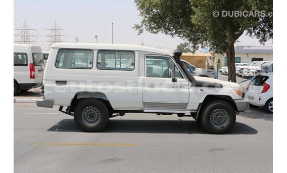 Acheter Import Voiture Toyota Land Cruiser Blanc à Import - Dubai, Anse-la-Raye Acheter Import Voiture Toyota Land Cruiser Blanc à Import - Dubai, Anse-la-Raye