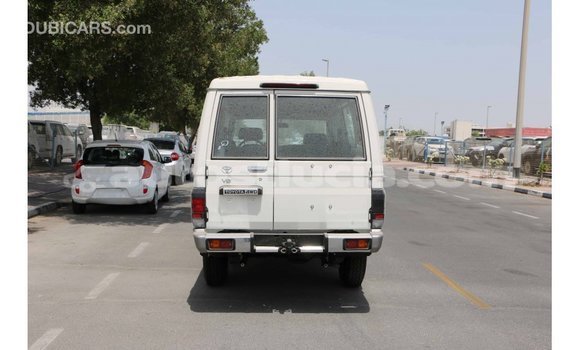 Acheter Import Voiture Toyota Land Cruiser Blanc à Import - Dubai, Anse-la-Raye Acheter Import Voiture Toyota Land Cruiser Blanc à Import - Dubai, Anse-la-Raye