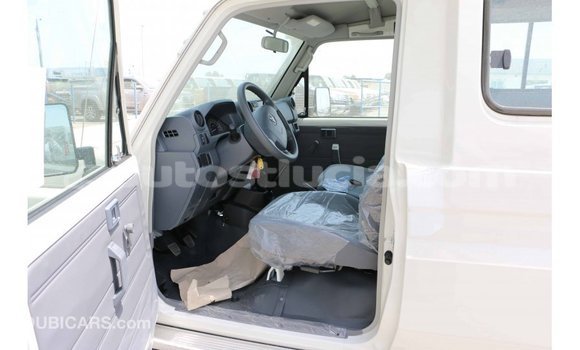Acheter Import Voiture Toyota Land Cruiser Blanc à Import - Dubai, Anse-la-Raye Acheter Import Voiture Toyota Land Cruiser Blanc à Import - Dubai, Anse-la-Raye