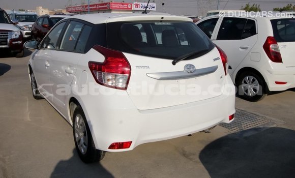 Acheter Import Voiture Toyota Yaris Blanc à Import - Dubai, Anse-la-Raye Acheter Import Voiture Toyota Yaris Blanc à Import - Dubai, Anse-la-Raye