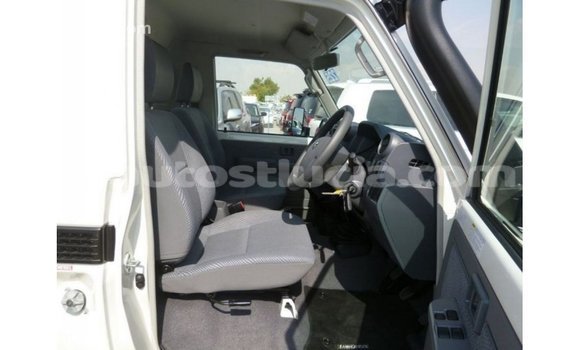 Buy Import Toyota Land Cruiser White Car in Import - Dubai in Anse-la-Raye Buy Import Toyota Land Cruiser White Car in Import - Dubai in Anse-la-Raye