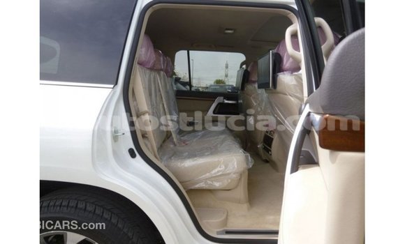 Acheter Import Voiture Toyota Land Cruiser Blanc à Import - Dubai, Anse-la-Raye Acheter Import Voiture Toyota Land Cruiser Blanc à Import - Dubai, Anse-la-Raye