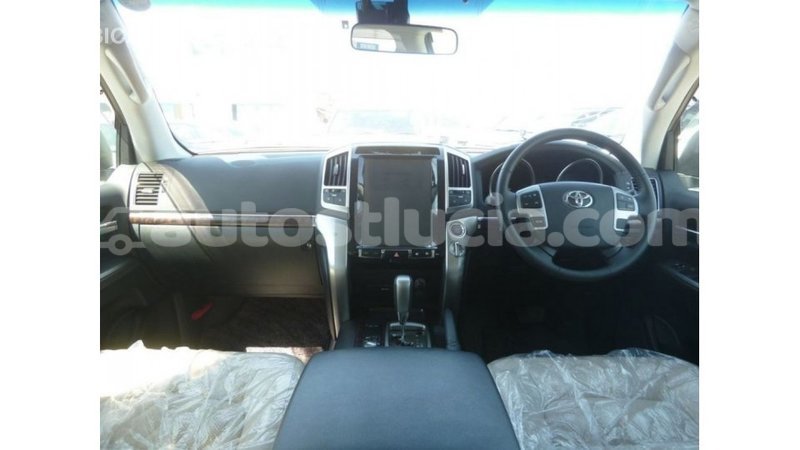 Big with watermark toyota land cruiser anse la raye import dubai 2469