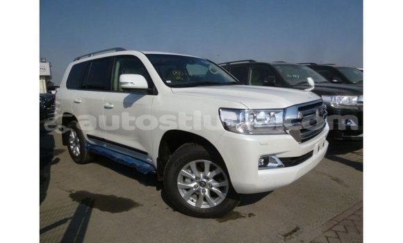Acheter Import Voiture Toyota Land Cruiser Blanc à Import - Dubai, Anse-la-Raye Acheter Import Voiture Toyota Land Cruiser Blanc à Import - Dubai, Anse-la-Raye