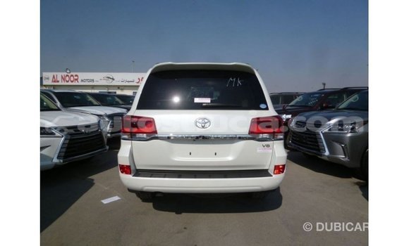 Acheter Import Voiture Toyota Land Cruiser Blanc à Import - Dubai, Anse-la-Raye Acheter Import Voiture Toyota Land Cruiser Blanc à Import - Dubai, Anse-la-Raye