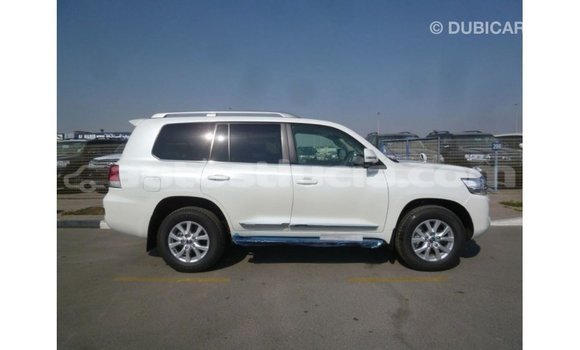 Acheter Import Voiture Toyota Land Cruiser Blanc à Import - Dubai, Anse-la-Raye Acheter Import Voiture Toyota Land Cruiser Blanc à Import - Dubai, Anse-la-Raye