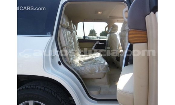 Acheter Import Voiture Toyota Land Cruiser Blanc à Import - Dubai, Anse-la-Raye Acheter Import Voiture Toyota Land Cruiser Blanc à Import - Dubai, Anse-la-Raye