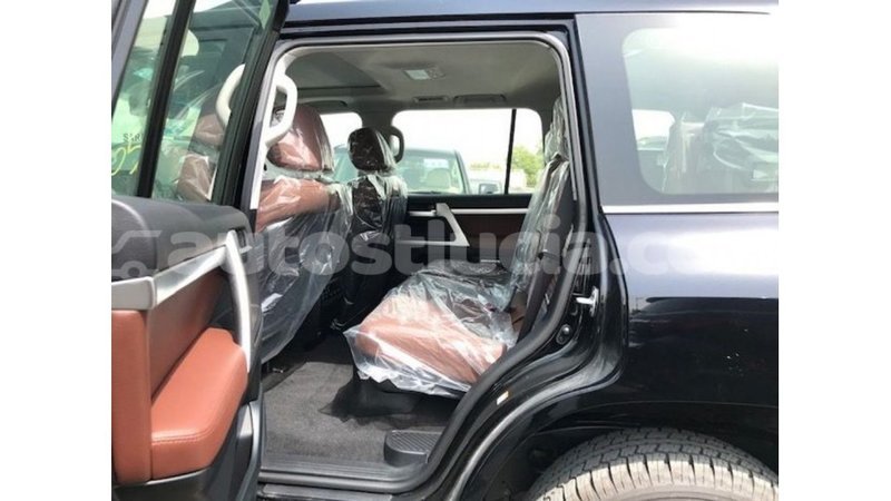 Big with watermark toyota land cruiser anse la raye import dubai 2485