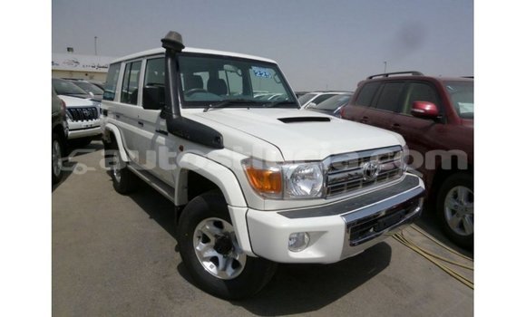Acheter Import Voiture Toyota Land Cruiser Blanc à Import - Dubai, Anse-la-Raye Acheter Import Voiture Toyota Land Cruiser Blanc à Import - Dubai, Anse-la-Raye