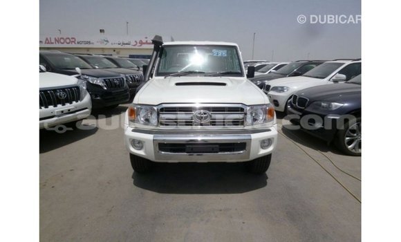 Acheter Import Voiture Toyota Land Cruiser Blanc à Import - Dubai, Anse-la-Raye Acheter Import Voiture Toyota Land Cruiser Blanc à Import - Dubai, Anse-la-Raye