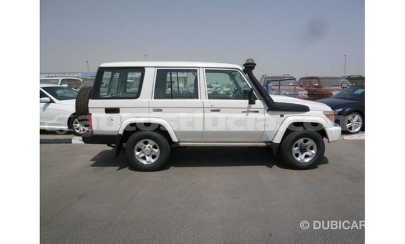 Acheter Import Voiture Toyota Land Cruiser Blanc à Import - Dubai, Anse-la-Raye Acheter Import Voiture Toyota Land Cruiser Blanc à Import - Dubai, Anse-la-Raye