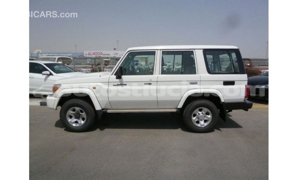 Acheter Import Voiture Toyota Land Cruiser Blanc à Import - Dubai, Anse-la-Raye Acheter Import Voiture Toyota Land Cruiser Blanc à Import - Dubai, Anse-la-Raye