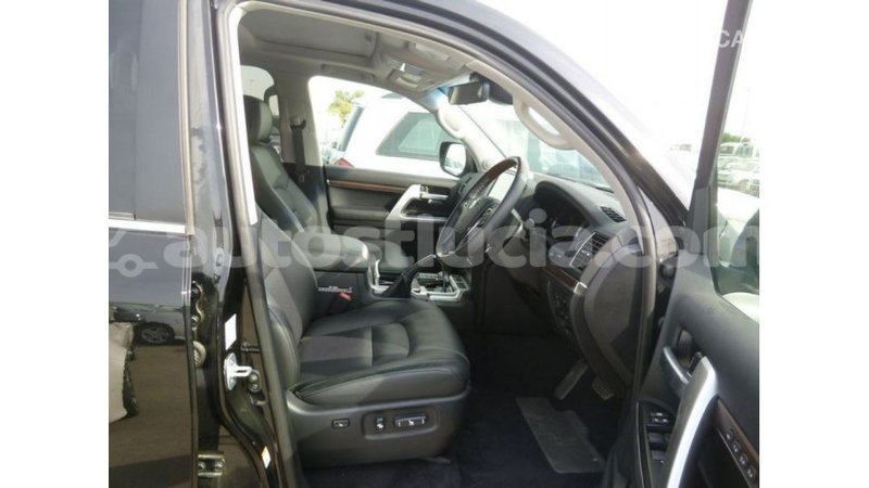 Big with watermark toyota land cruiser anse la raye import dubai 2516