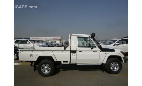 Buy Import Toyota Land Cruiser White Car in Import - Dubai in Anse-la-Raye Buy Import Toyota Land Cruiser White Car in Import - Dubai in Anse-la-Raye