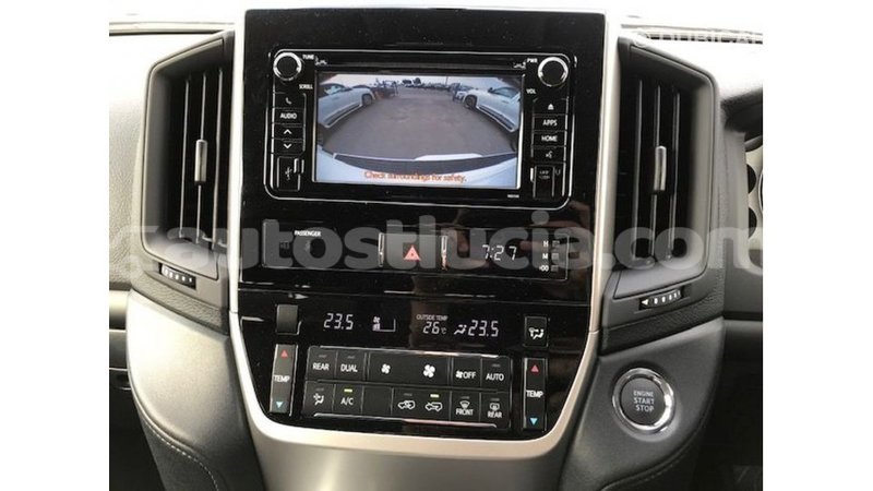 Big with watermark toyota land cruiser anse la raye import dubai 2547