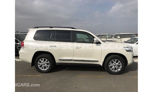 Buy Import Toyota Land Cruiser White Car in Import - Dubai in Anse-la-Raye Buy Import Toyota Land Cruiser White Car in Import - Dubai in Anse-la-Raye