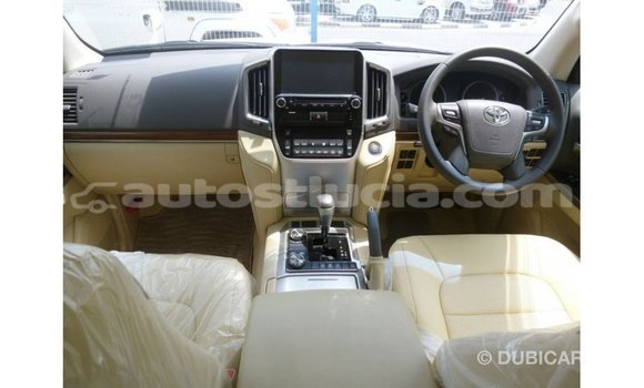 Acheter Import Voiture Toyota Land Cruiser Blanc à Import - Dubai, Anse-la-Raye Acheter Import Voiture Toyota Land Cruiser Blanc à Import - Dubai, Anse-la-Raye