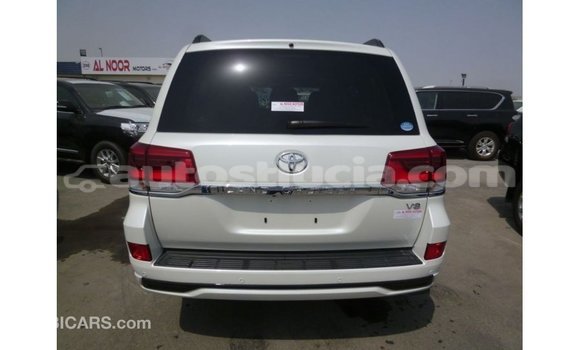 Acheter Import Voiture Toyota Land Cruiser Blanc à Import - Dubai, Anse-la-Raye Acheter Import Voiture Toyota Land Cruiser Blanc à Import - Dubai, Anse-la-Raye