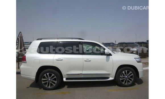 Acheter Import Voiture Toyota Land Cruiser Blanc à Import - Dubai, Anse-la-Raye Acheter Import Voiture Toyota Land Cruiser Blanc à Import - Dubai, Anse-la-Raye