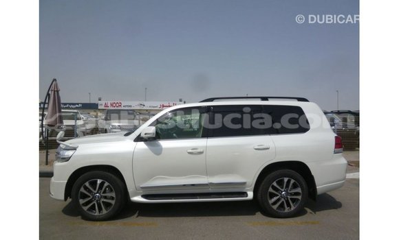 Acheter Import Voiture Toyota Land Cruiser Blanc à Import - Dubai, Anse-la-Raye Acheter Import Voiture Toyota Land Cruiser Blanc à Import - Dubai, Anse-la-Raye