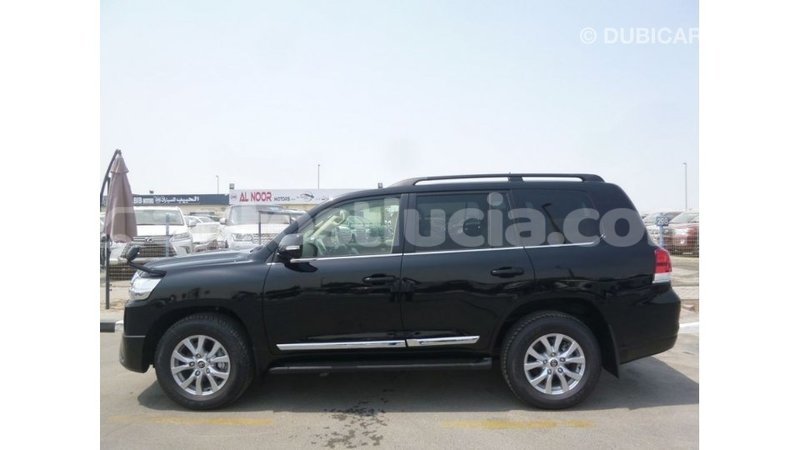 Big with watermark toyota land cruiser anse la raye import dubai 2560