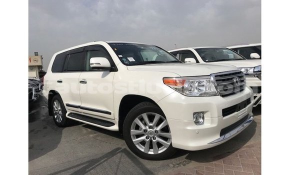 Buy Import Toyota Land Cruiser White Car in Import - Dubai in Anse-la-Raye Buy Import Toyota Land Cruiser White Car in Import - Dubai in Anse-la-Raye