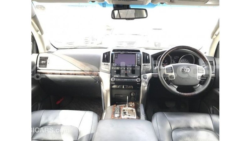 Big with watermark toyota land cruiser anse la raye import dubai 2566