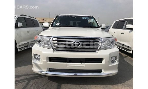 Buy Import Toyota Land Cruiser White Car in Import - Dubai in Anse-la-Raye Buy Import Toyota Land Cruiser White Car in Import - Dubai in Anse-la-Raye