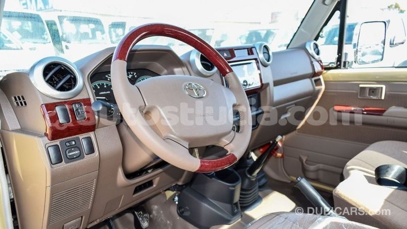 Big with watermark toyota land cruiser anse la raye import dubai 2585