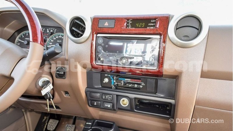 Big with watermark toyota land cruiser anse la raye import dubai 2585