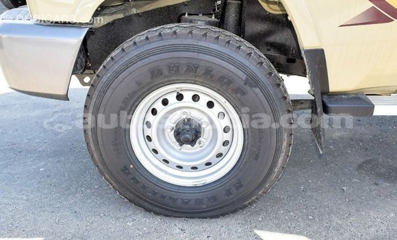 Acheter Import Voiture Toyota Land Cruiser Beige à Import - Dubai, Anse-la-Raye Acheter Import Voiture Toyota Land Cruiser Beige à Import - Dubai, Anse-la-Raye