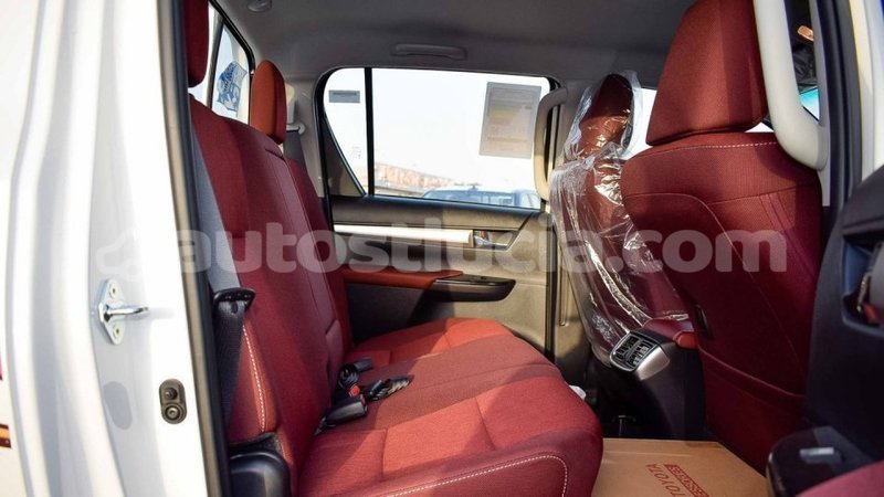Big with watermark toyota hilux anse la raye import dubai 2586