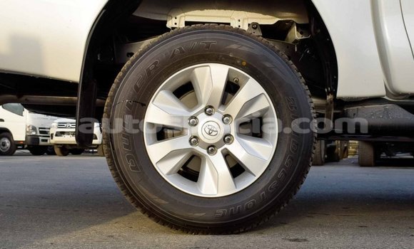 Buy Import Toyota Hilux White Car in Import - Dubai in Anse-la-Raye Buy Import Toyota Hilux White Car in Import - Dubai in Anse-la-Raye