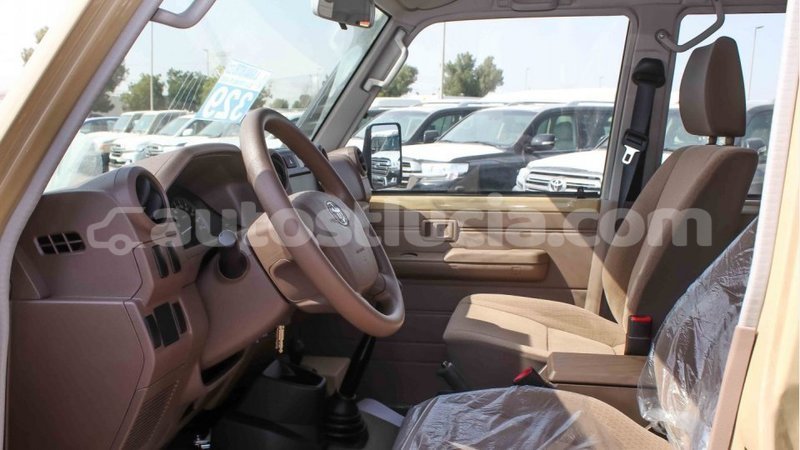 Big with watermark toyota land cruiser anse la raye import dubai 2592