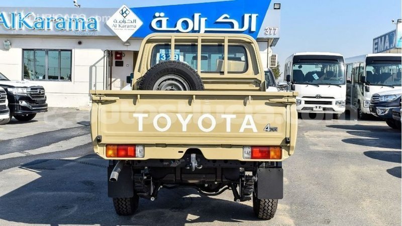 Big with watermark toyota land cruiser anse la raye import dubai 2593