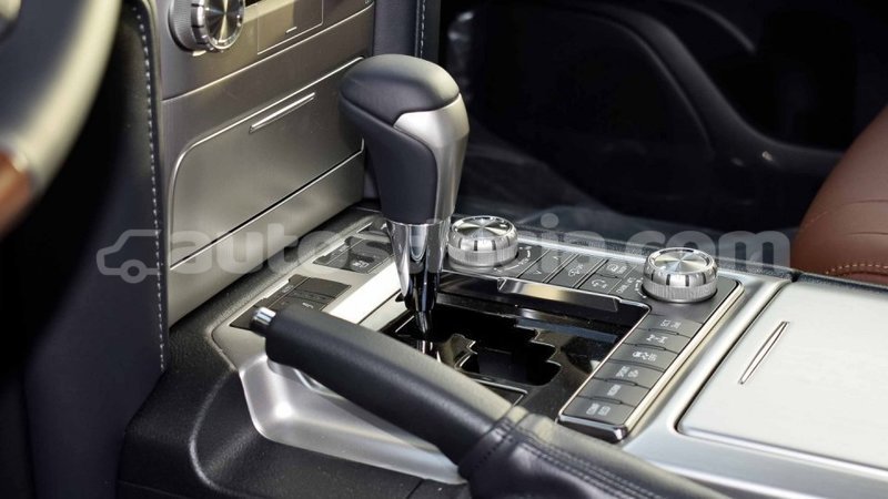 Big with watermark toyota land cruiser anse la raye import dubai 2598