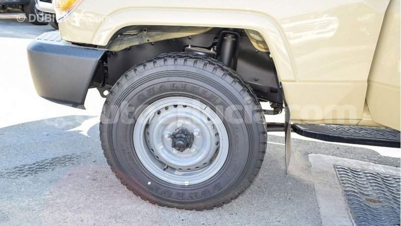 Big with watermark toyota land cruiser anse la raye import dubai 2602
