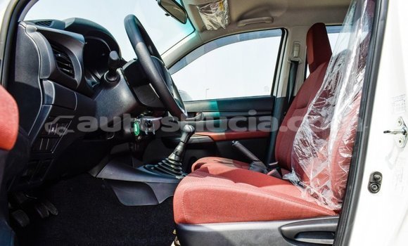 Acheter Import Voiture Toyota Hilux Blanc à Import - Dubai, Anse-la-Raye Acheter Import Voiture Toyota Hilux Blanc à Import - Dubai, Anse-la-Raye