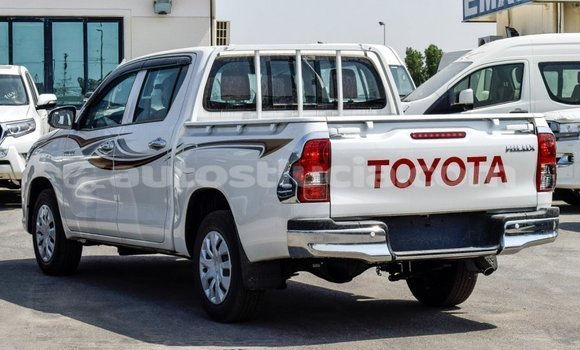Acheter Import Voiture Toyota Hilux Blanc à Import - Dubai, Anse-la-Raye Acheter Import Voiture Toyota Hilux Blanc à Import - Dubai, Anse-la-Raye