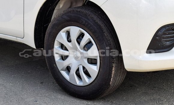 Acheter Import Voiture Toyota Hilux Blanc à Import - Dubai, Anse-la-Raye Acheter Import Voiture Toyota Hilux Blanc à Import - Dubai, Anse-la-Raye